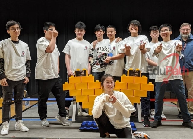 Du học sinh EduPath Lê Quang Sơn tham gia cuộc thi Robot tại trường Đại Học Mỹ