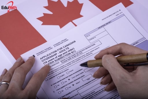 Sau khi có thẻ thường trú, bạn có thể đăng ký thi để nhập tịch Canada - EduPath