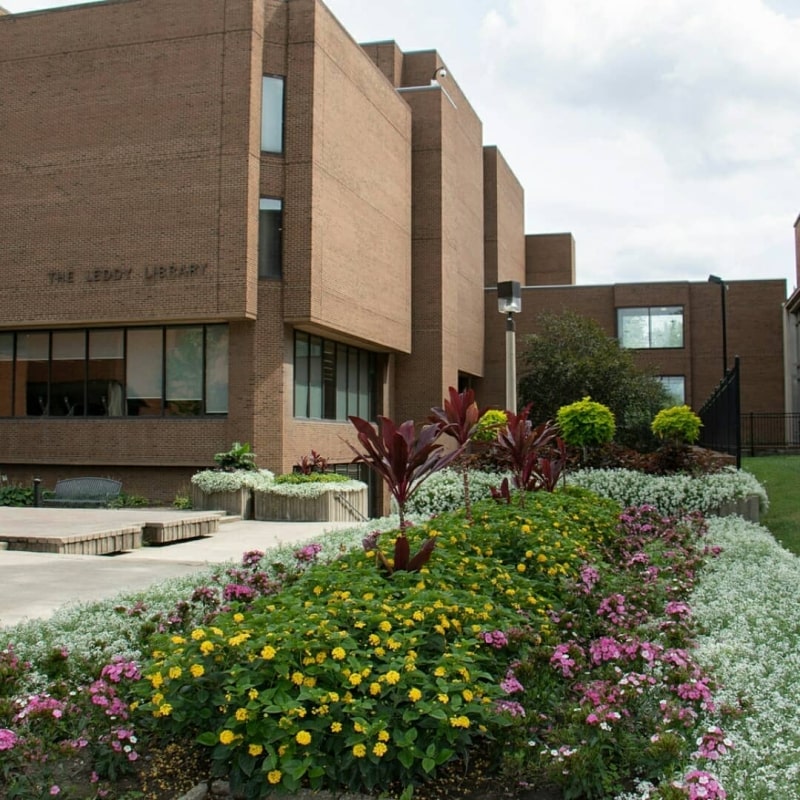 Thư-viện-University-of-Windsor-Du-học-Edupath