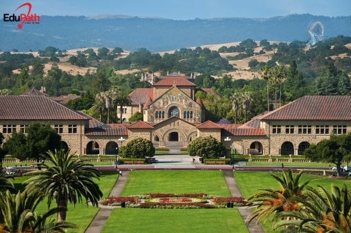 Vẻ ngoài đồ sộ của trường Đại học Stanford - EduPath
