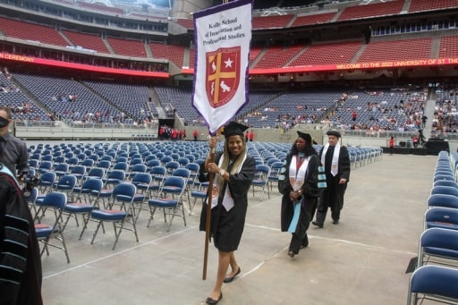 Lễ tốt nghiệp trường University of St.Thomas - Houston - EduPath
