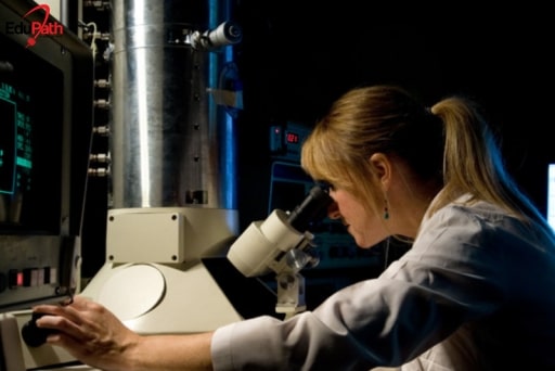 Mỹ có chất lượng đào tạo hóa sinh hàng đầu thế giới - EduPath