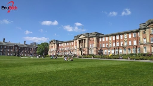 Cảnh Quang trường Leeds Beckett University - Edupath