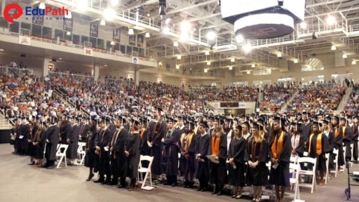Sinh viên dự lễ tốt nghiệp trường Mercer University  - EduPath